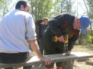 Przygotowanie ławek na poświęcenie_10